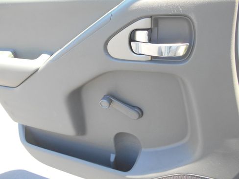 Used 2019 Nissan Frontier S RWD image 5