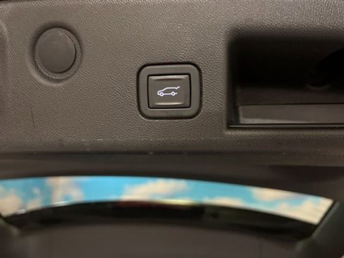 Used 2023 Chevrolet Equinox LT image 60