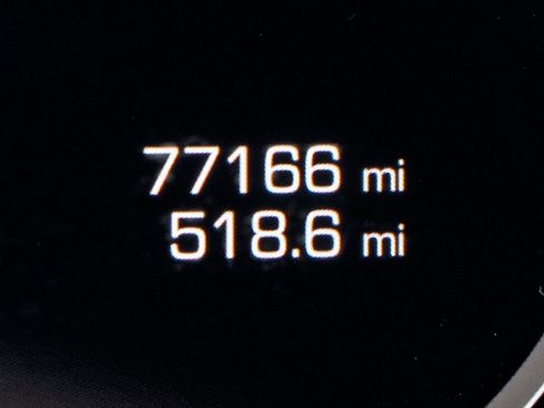 Used 2020 Porsche Cayenne image 3