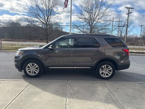 Used 2018 Ford Explorer XLT w/ Equipment Group 202A AWD/4WD image 4