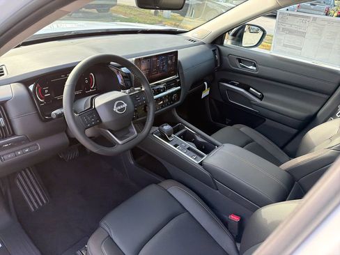 New 2026 Nissan Pathfinder SL w/ SL Premium Package FWD image 13