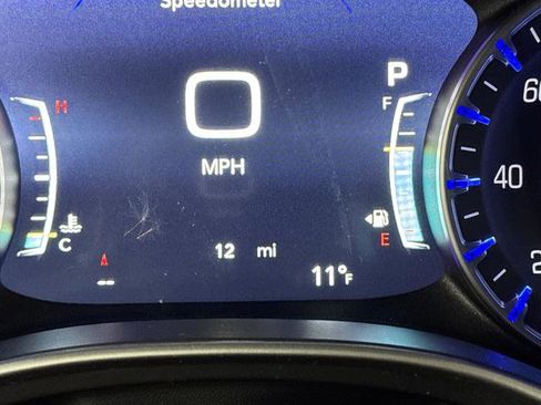 New 2026 Chrysler Pacifica Select image 6