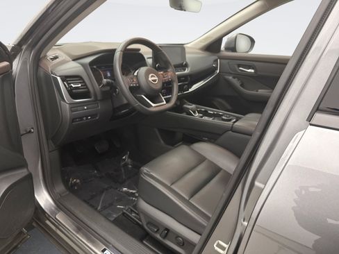 Used 2023 Nissan Rogue SL w/ SL Premium Package image 10