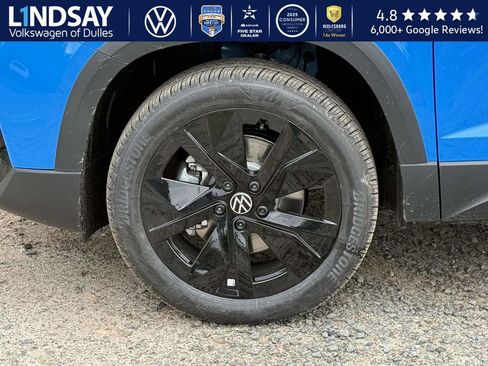 New 2025 Volkswagen Taos SE image 7