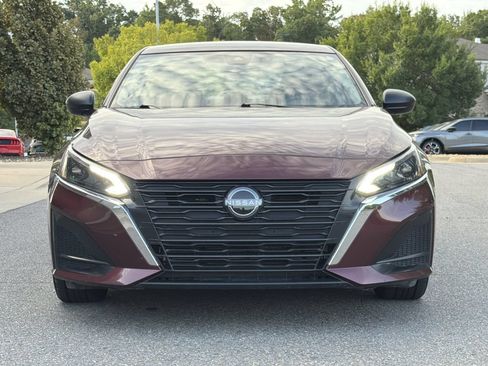 Used 2025 Nissan Altima 2.5 SV FWD image 8