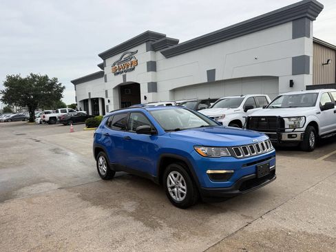 Used 2018 Jeep Compass Sport w/ Tech Group FWD image 40