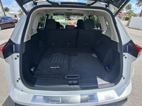 Certified 2025 Nissan Rogue SV FWD image 21