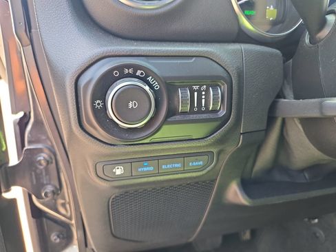Used 2021 Jeep Wrangler Unlimited Sahara w/ Cold Weather Group AWD/4WD image 14