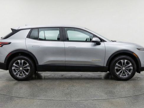 Used 2025 Chevrolet Equinox LT FWD image 11