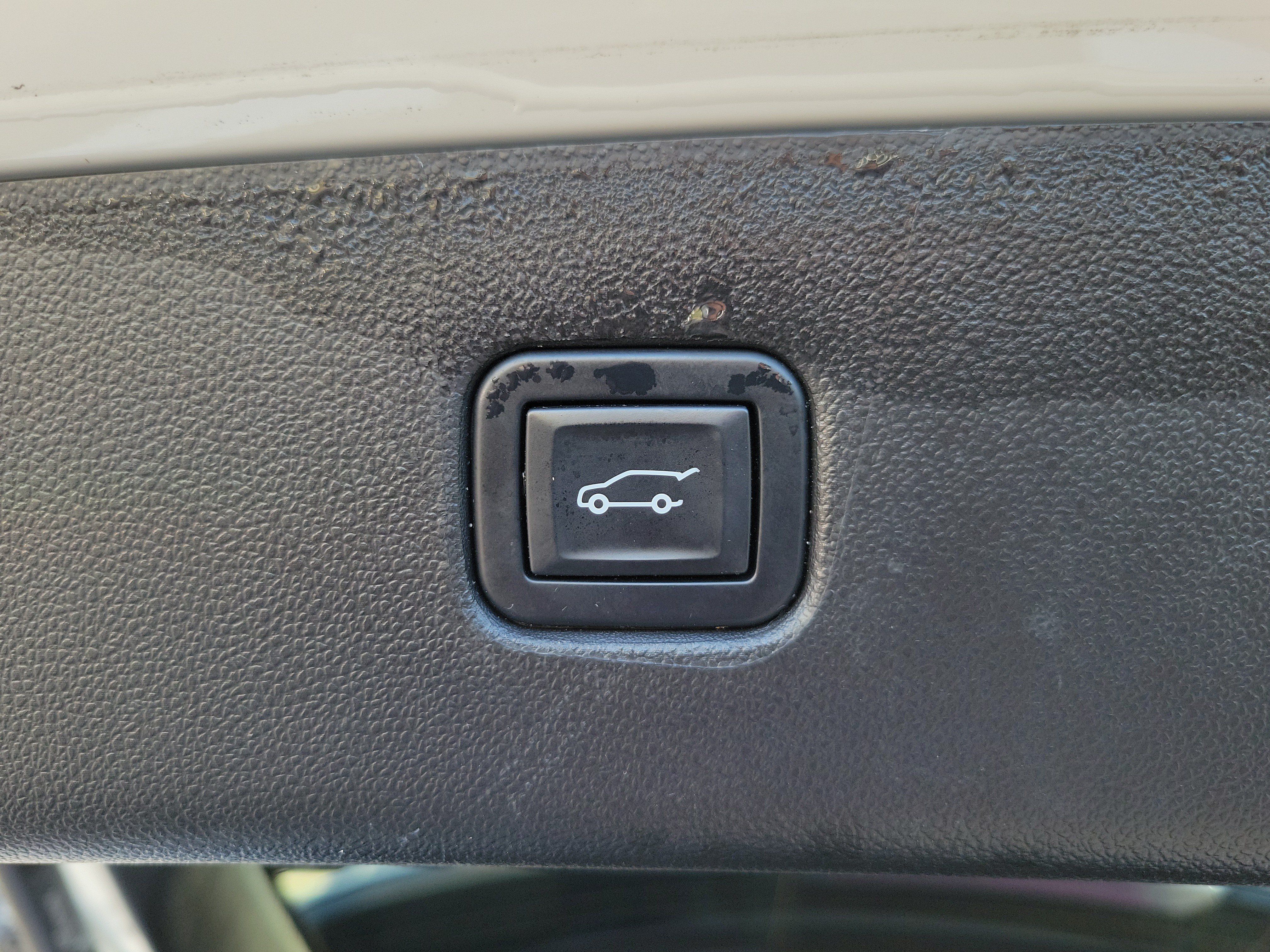 Used 2023 Chevrolet Blazer LT w/ Midnight/Sport Edition FWD image 9