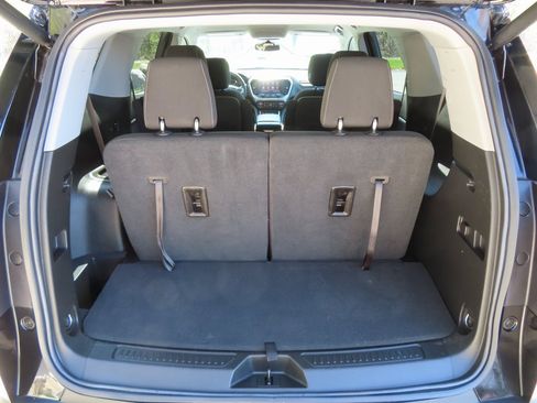 Used 2023 GMC Acadia SLE w/ Driver Convenience Package image 15