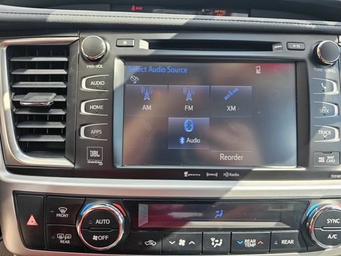 Used 2018 Toyota Highlander Limited Platinum image 23