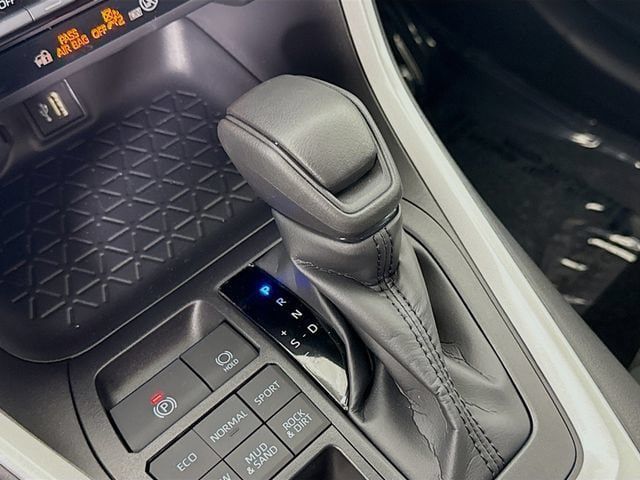 Certified 2025 Toyota RAV4 LE AWD/4WD image 18