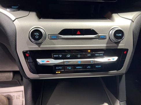 Used 2022 Ford Explorer XLT RWD image 30