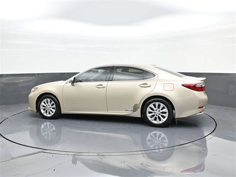 Used 2013 Lexus ES 300h image 5