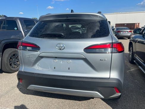 Used 2025 Toyota Corolla Cross XLE FWD image 5