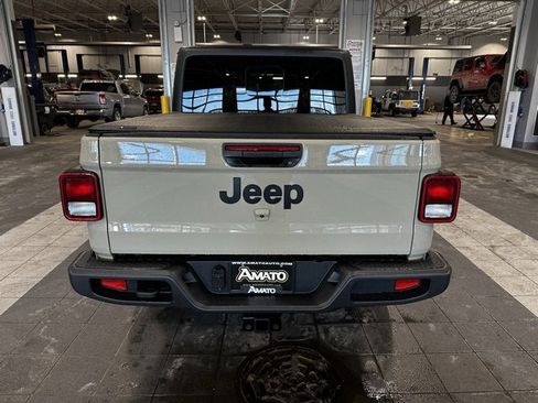 Used 2022 Jeep Gladiator Sport image 7