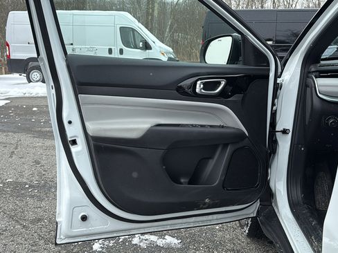 New 2025 Jeep Compass Limited image 6