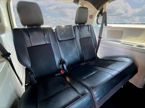 Used 2019 Dodge Grand Caravan SXT FWD image 26
