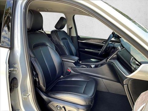 Used 2023 Jeep Grand Cherokee Limited RWD image 9