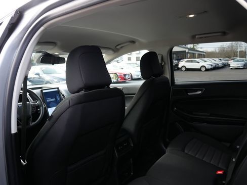 Used 2021 Ford Edge SE w/ Cargo Accessory Package image 27
