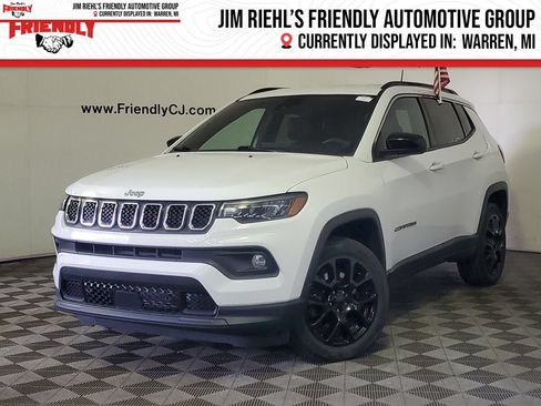 Used 2023 Jeep Compass Latitude AWD/4WD image 1