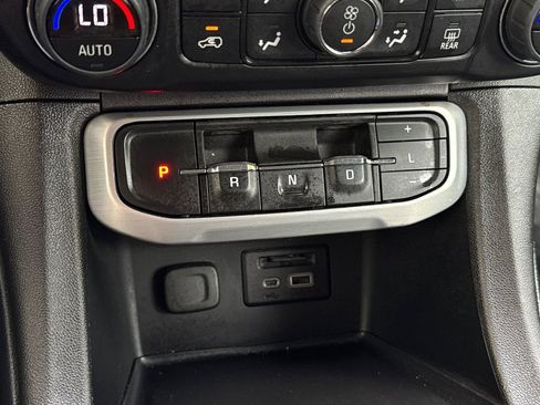 Used 2023 GMC Acadia SLT image 24