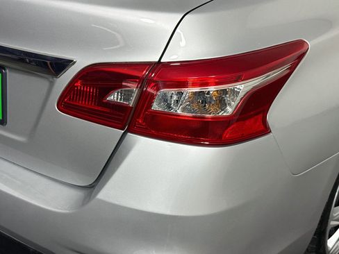 Used 2019 Nissan Sentra S FWD image 33