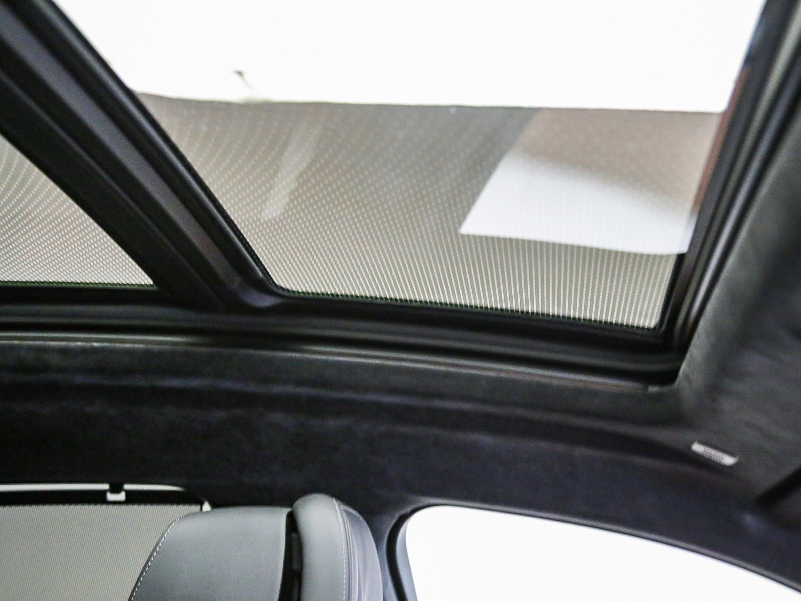 Certified 2025 BMW X6 M60i AWD/4WD image 18