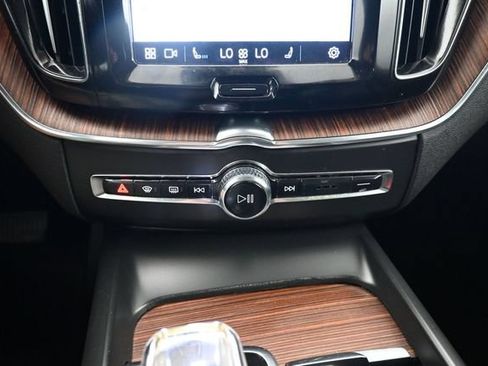 Used 2023 Volvo XC60 B5 Ultimate AWD/4WD image 9