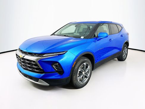 Used 2025 Chevrolet Blazer LT image 3