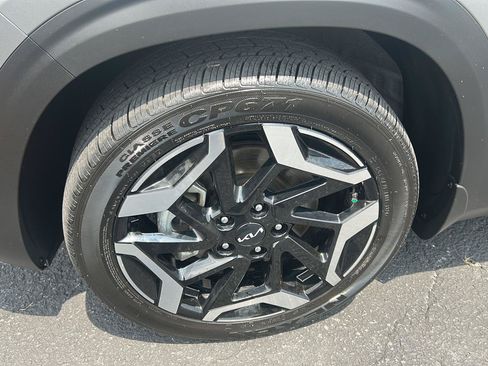 Used 2024 Kia Seltos SX AWD/4WD image 3