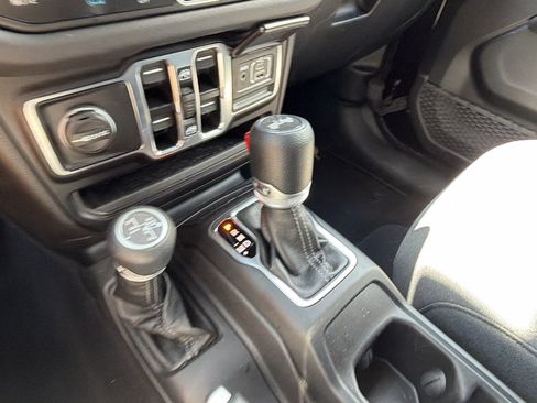 Used 2025 Jeep Wrangler Unlimited Sahara w/ Safety Group AWD/4WD image 30