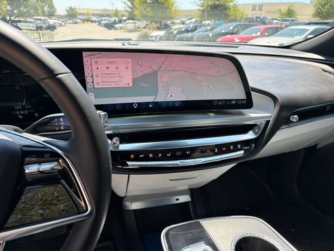 Used 2024 Cadillac Lyriq Luxury AWD/4WD image 23