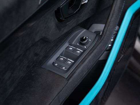 Used 2023 Lamborghini Urus Performante AWD/4WD image 43