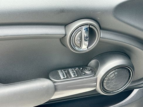 Used 2019 MINI Cooper Convertible w/ Premium Package FWD image 17