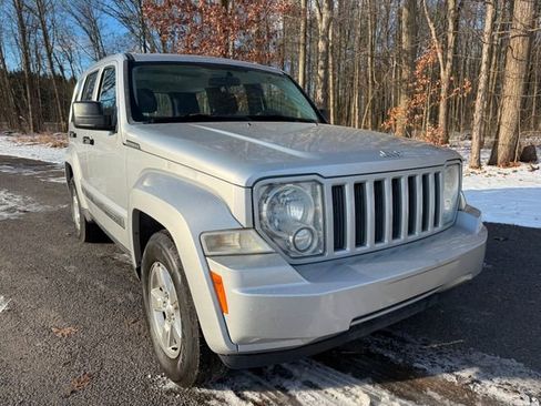 Used 2012 Jeep Liberty Sport image 6