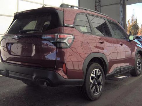 Used 2025 Subaru Forester Premium image 5