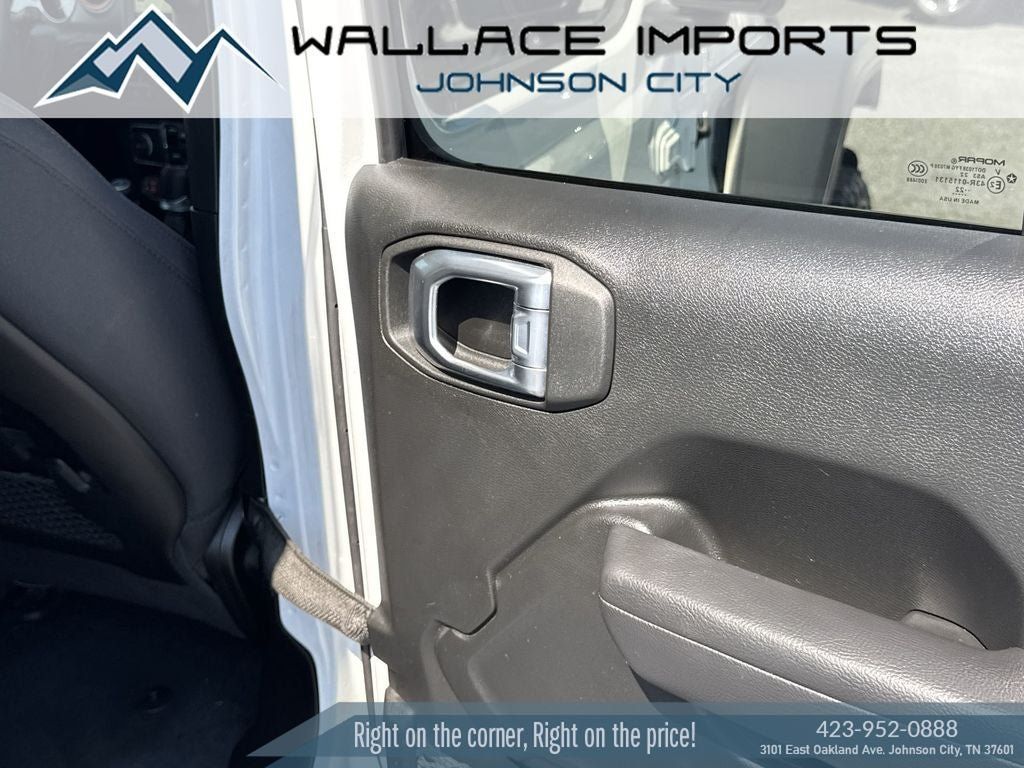 Used 2022 Jeep Gladiator Mojave w/ Cold Weather Group AWD/4WD image 42