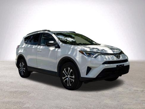 Used 2016 Toyota RAV4 LE FWD image 2
