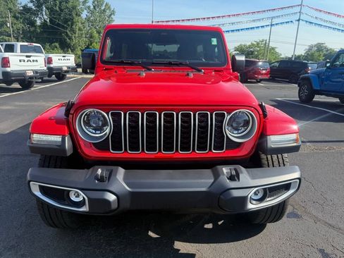 Used 2025 Jeep Wrangler Unlimited Sahara AWD/4WD image 9