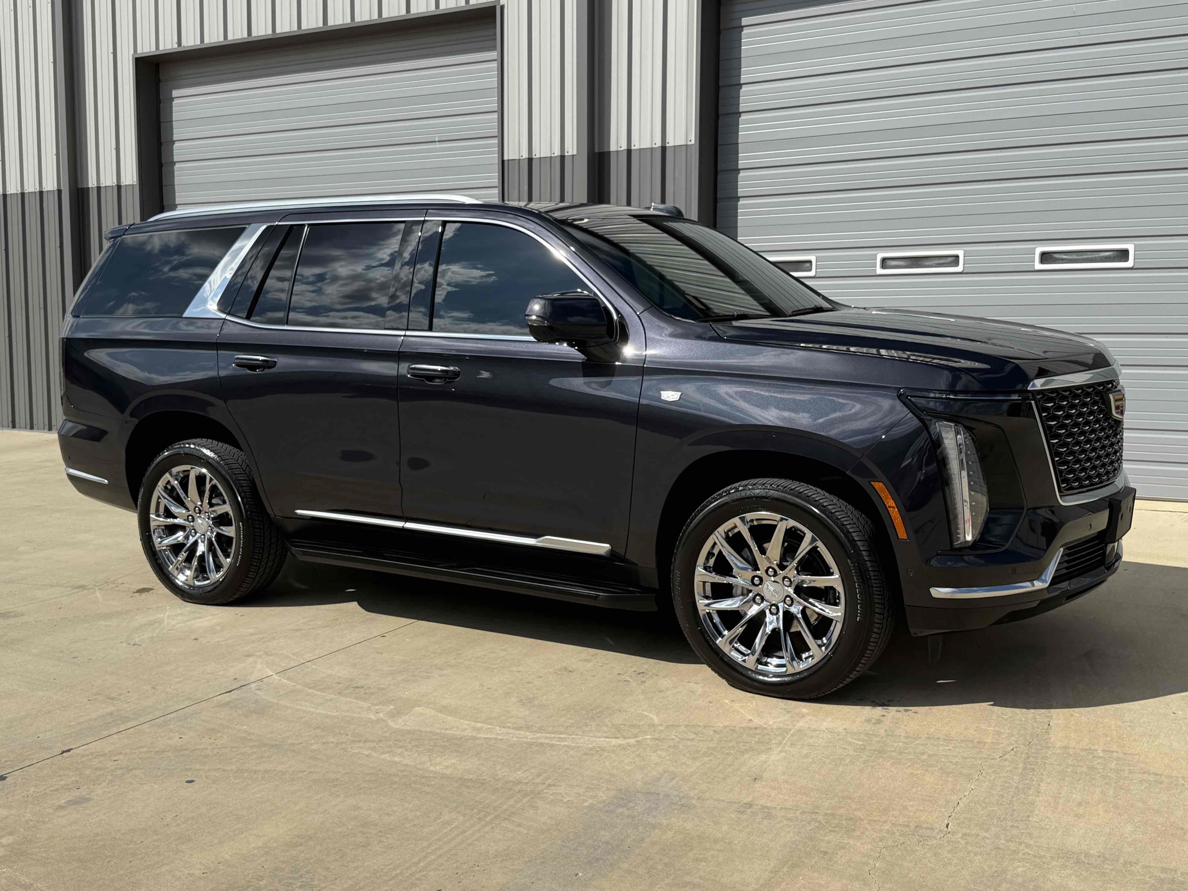 Used 2025 Cadillac Escalade Premium Luxury AWD/4WD image 27