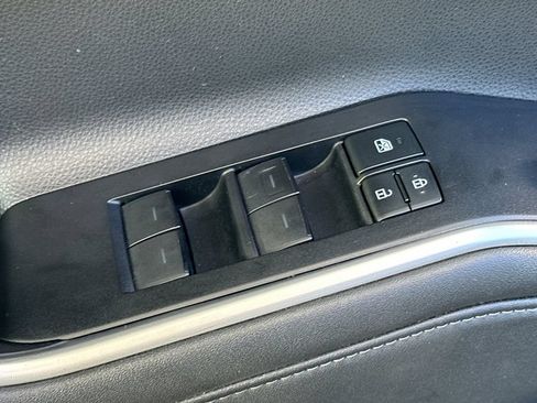 Used 2021 Toyota Highlander XLE FWD image 11