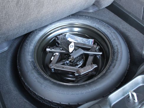 Used 2019 Jeep Cherokee Limited w/ Luxury Group image 36