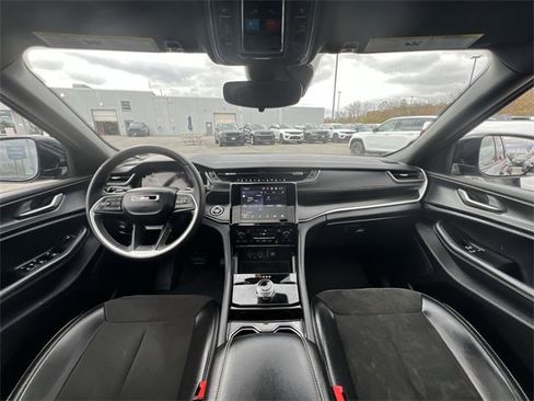 Used 2023 Jeep Grand Cherokee Altitude image 14