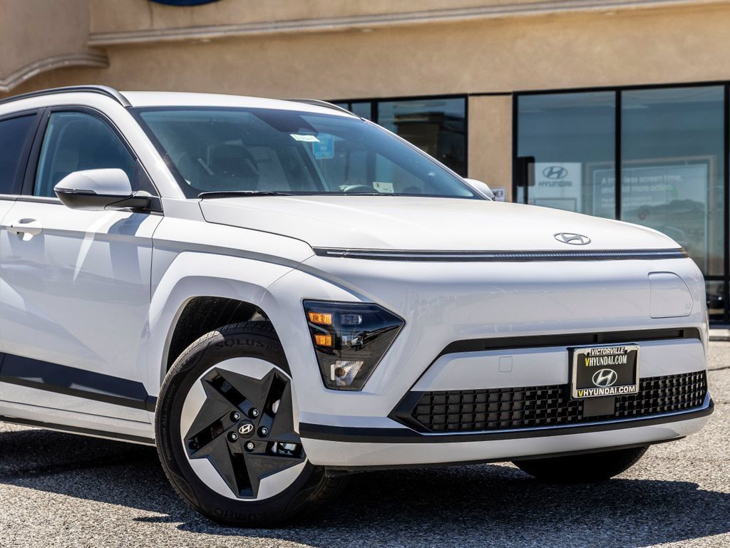 New 2025 Hyundai Kona SEL FWD image 2