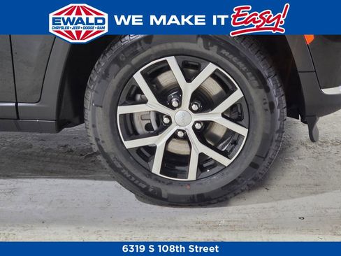 New 2025 Jeep Grand Cherokee L Limited w/ Trailer Tow Package image 13