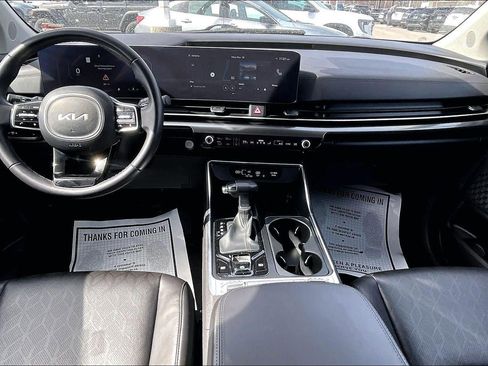 Used 2025 Kia Carnival SX w/ SX Dark Edition Package image 13