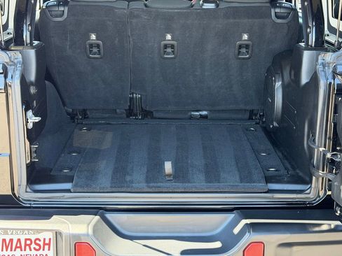 Used 2018 Jeep Wrangler Unlimited Rubicon image 25