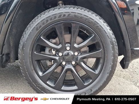 Used 2019 Jeep Grand Cherokee Altitude AWD/4WD image 10
